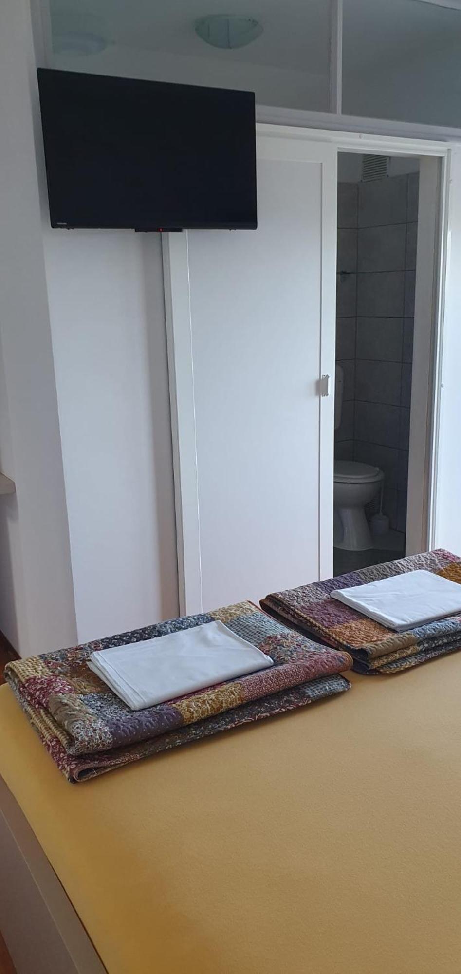 Apartments & Rooms Fam Ribaric Banjol Oda fotoğraf